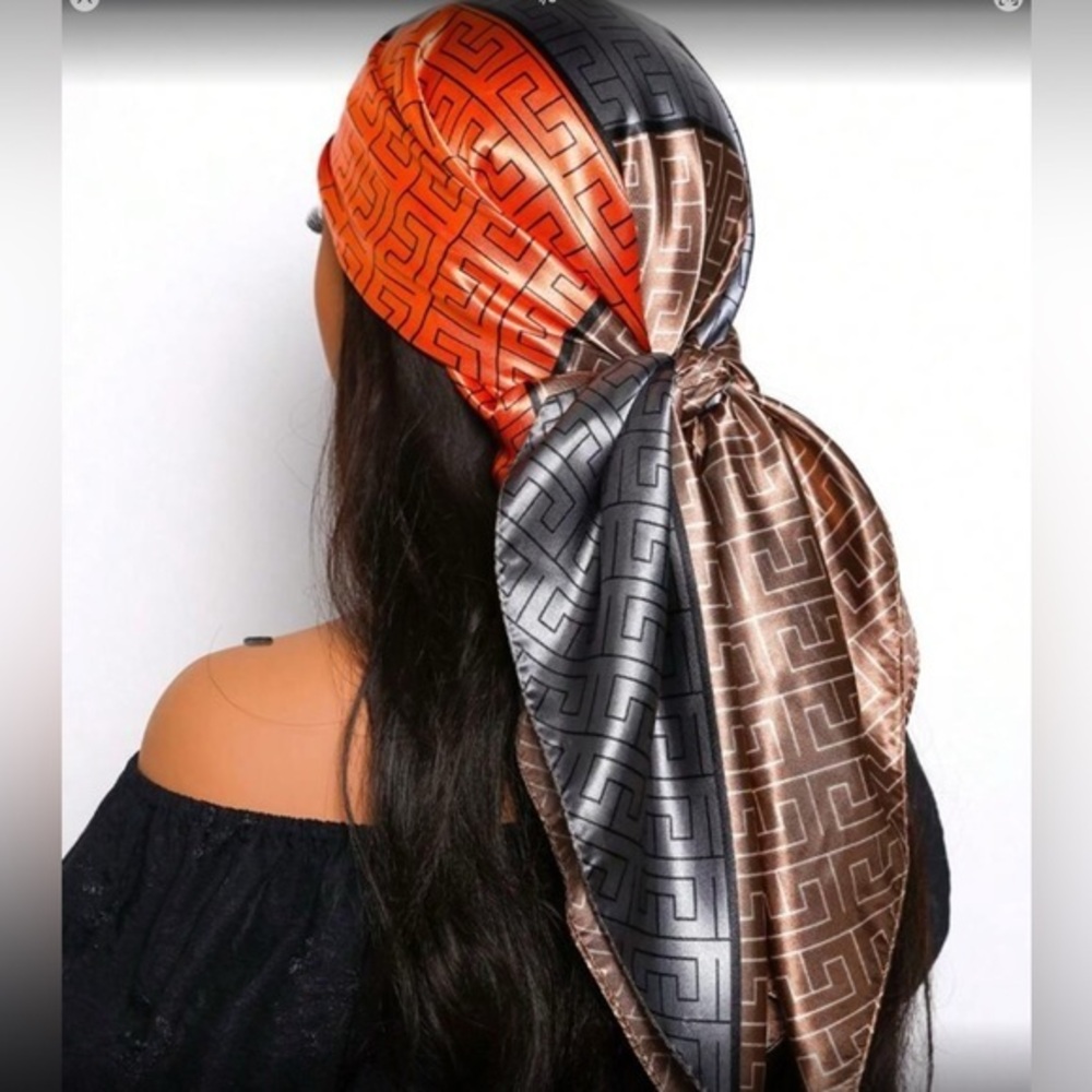 ✨NEW Scarf with Geometric Pattern